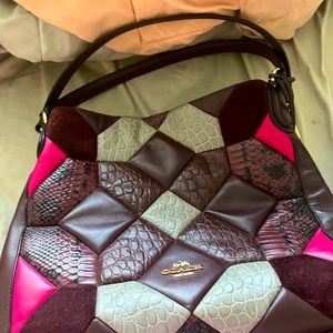 I’m selling a coach purse